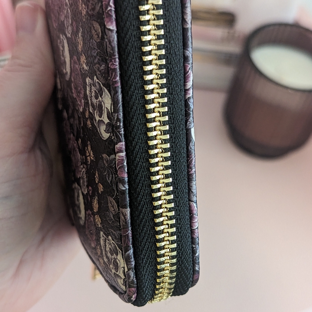 Skullette Brand Purple Roses & Skulls Vegan Leather Wallet New! - Picture 4 of 11